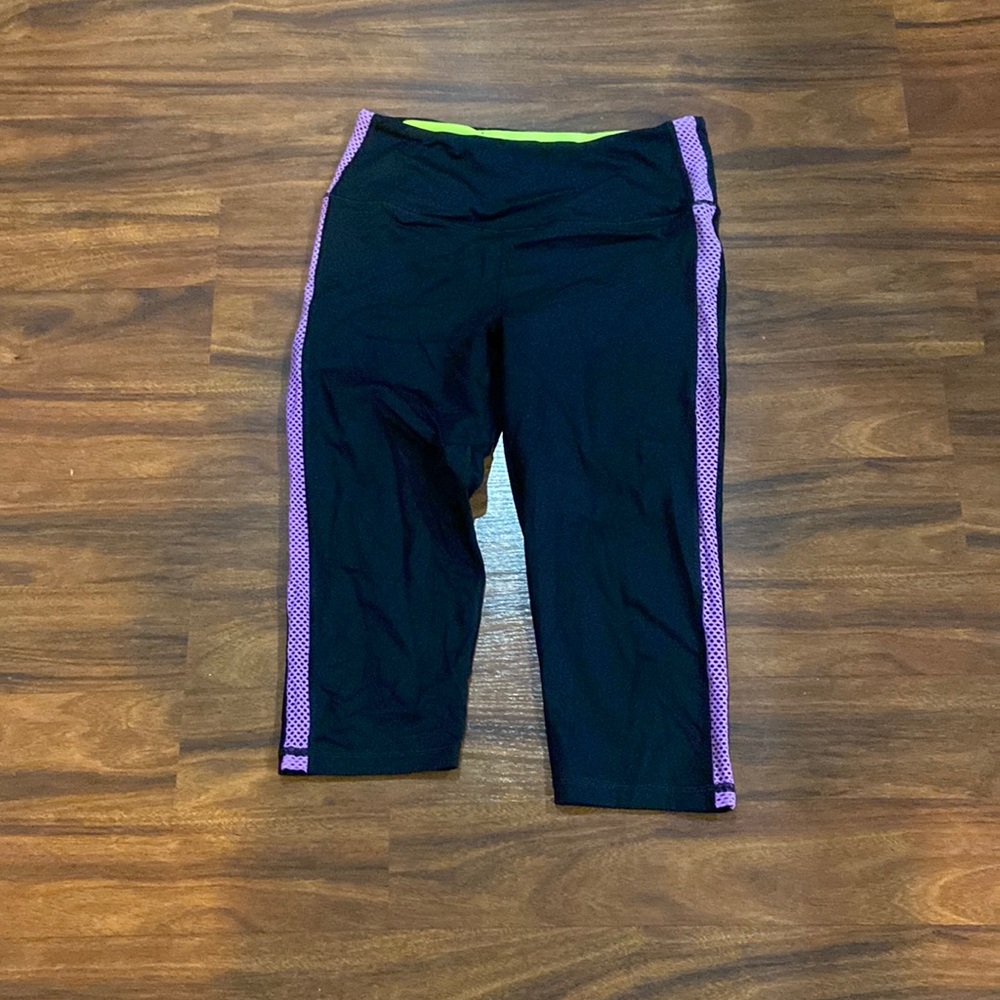 Victoria secret sport knockout capri size medium